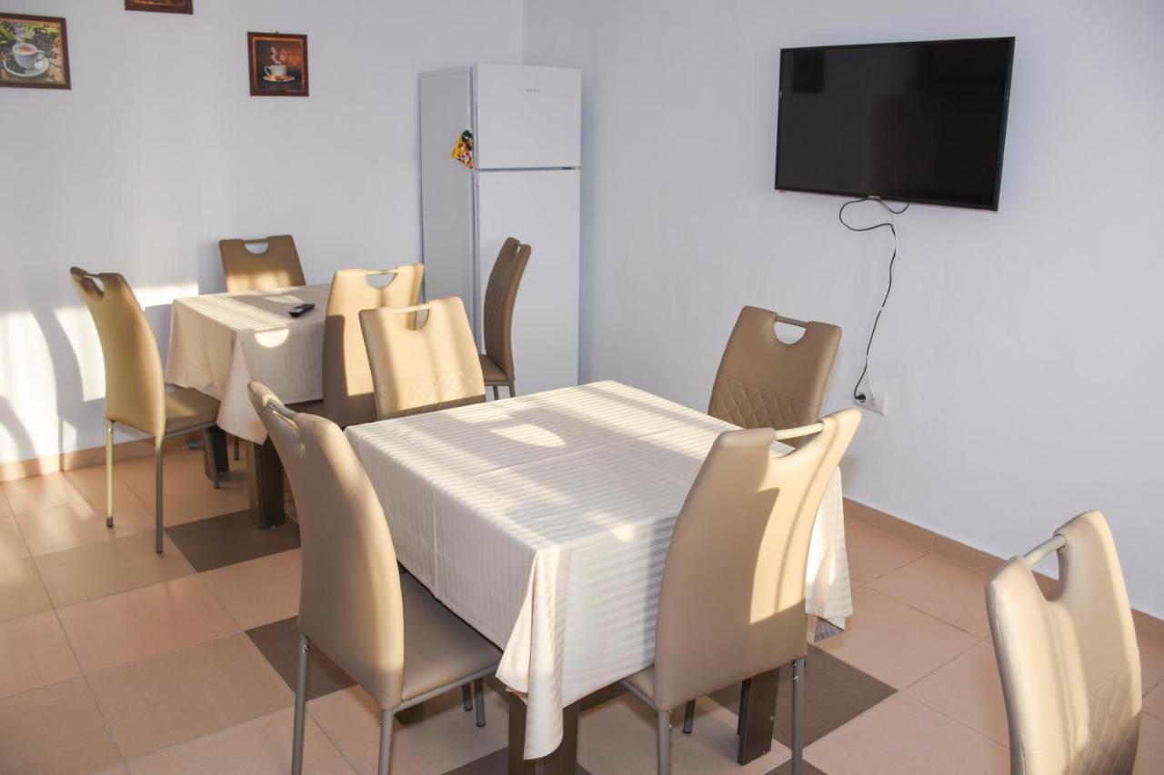 Tomis House Hotel Árgyasudvarhely Kültér fotó